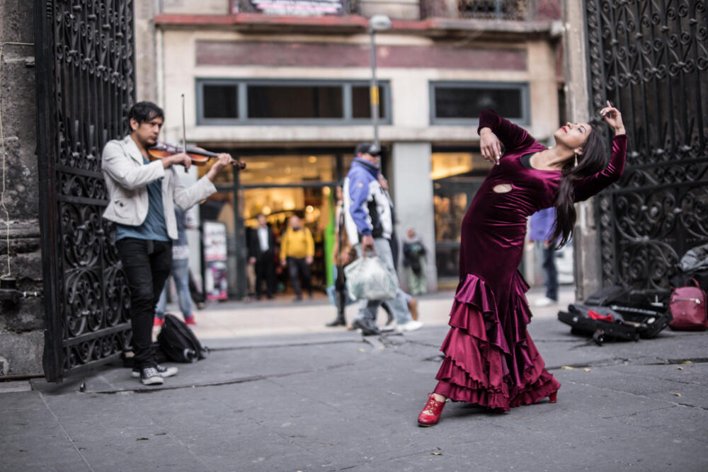 Bailarina Ara Gutiérrez Flamenco en la calle de Madero
